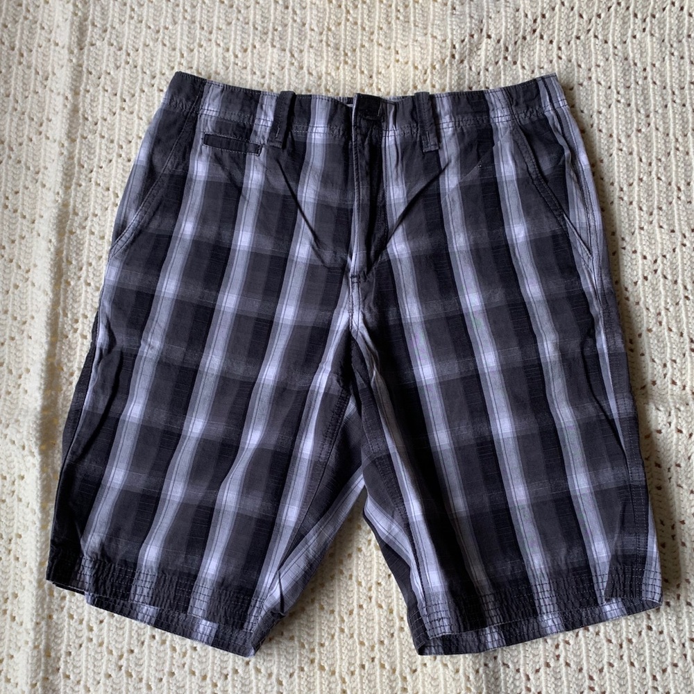Men’s plaid shorts
